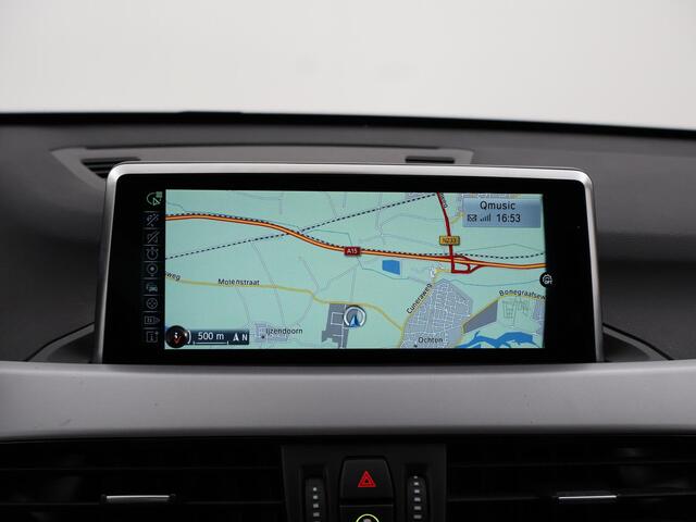 BMW X1 sDrive20i HIGH EXECUTIVE + HEAD-UP | LEDER | AFN. TREKHAAK | STOELVERW. | CAMERA