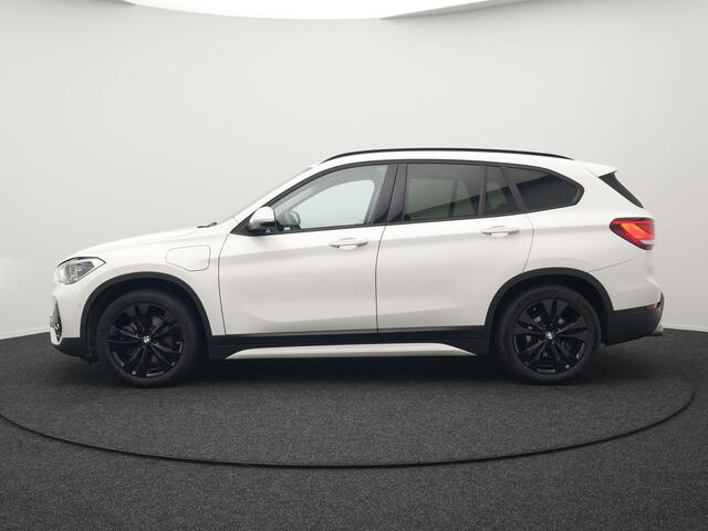 BMW X1 xDrive25e Sportline Plug in Hybrid 222pk Dealer O.H PHEV | Harman Kardon | Apple Carplay | Lederen Sportstoelen | Camera | Navigatie | Cruise Control | DAB