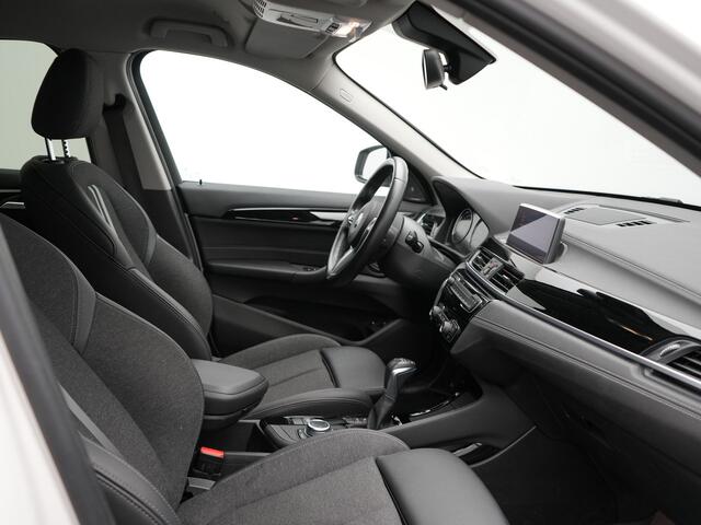 BMW X1 xDrive25e Sportline Plug in Hybrid 222pk Dealer O.H PHEV | Harman Kardon | Apple Carplay | Lederen Sportstoelen | Camera | Navigatie | Cruise Control | DAB