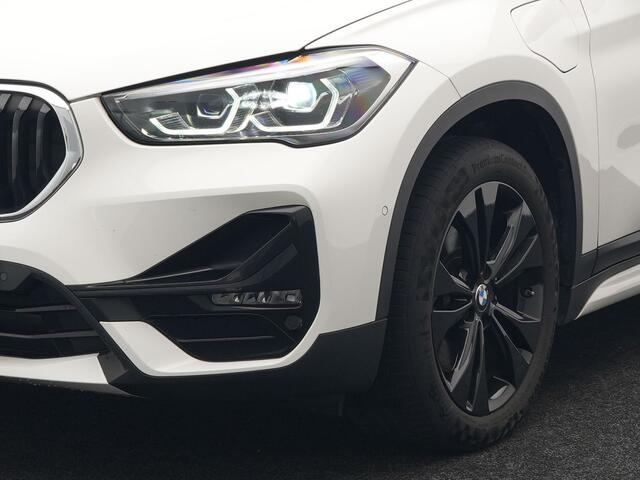 BMW X1 xDrive25e Sportline Plug in Hybrid 222pk Dealer O.H PHEV | Harman Kardon | Apple Carplay | Lederen Sportstoelen | Camera | Navigatie | Cruise Control | DAB