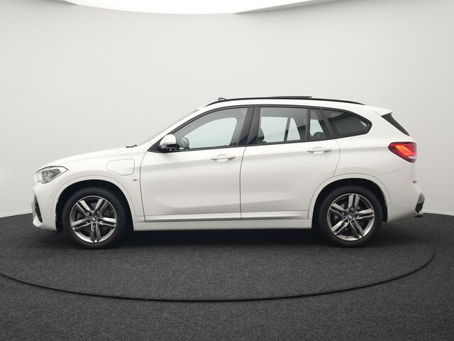 BMW X1 xDrive25e M Sport Plug in Hybrid 221pk Dealer O.H | PHEV | Panodak | Carplay | LED | DAB | Sportstoelen Verwarmd | Navi Prof |