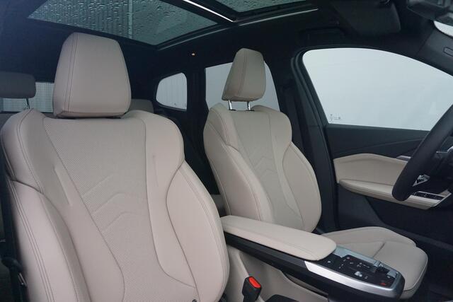 BMW X1 xDrive25e M Sport / Stoel- en Stuurverwarming / Elektrische Stoelen
