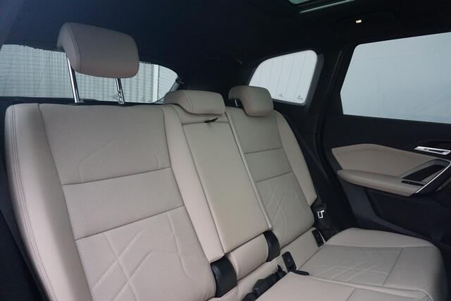 BMW X1 xDrive25e M Sport / Stoel- en Stuurverwarming / Elektrische Stoelen