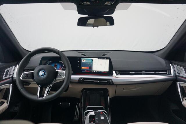 BMW X1 xDrive25e M Sport / Stoel- en Stuurverwarming / Elektrische Stoelen