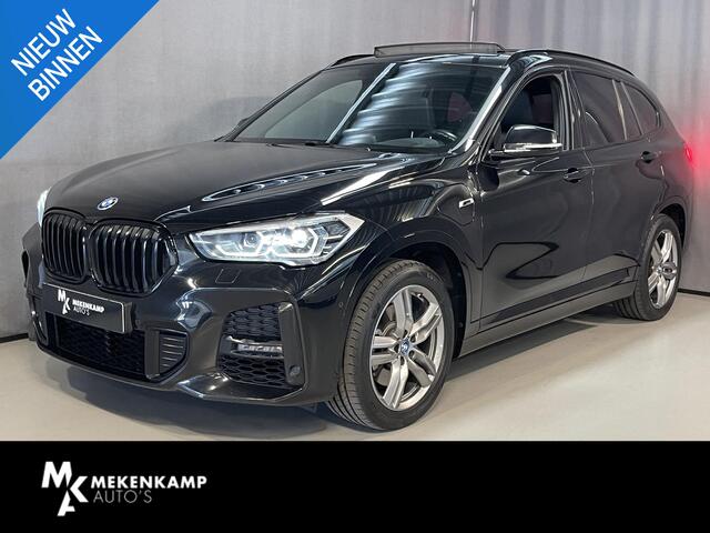 BMW X1 xDrive25e High Executive M Sport 18''/Panoramadak/Keyless/HiFi/Trekhaak/Camera/Stoelverwarming/Sportstoelen/Elektrische klep/LED/DAB/PDC