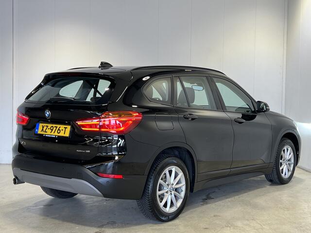 BMW X1 sDrive18i High Executive Edition | Navigatie | LM Velgen 17" | Lederen Bekleding | Head-Up Display | Voorstoelen Verwarmd | Cruise Control | Airco |
