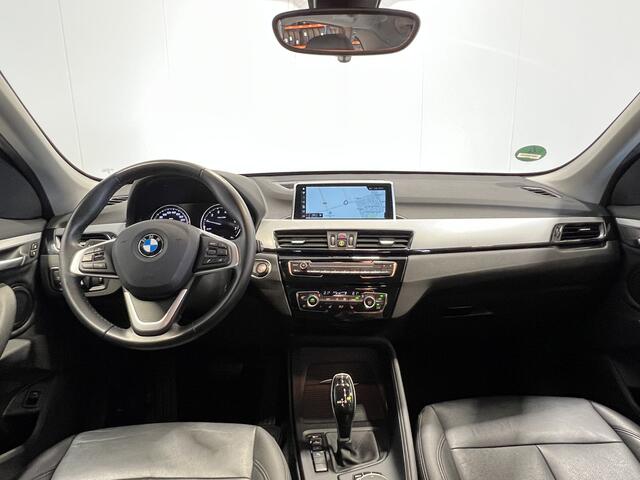BMW X1 sDrive18i High Executive Edition | Navigatie | LM Velgen 17" | Lederen Bekleding | Head-Up Display | Voorstoelen Verwarmd | Cruise Control | Airco |