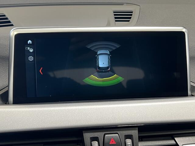BMW X1 sDrive18i High Executive Edition | Navigatie | LM Velgen 17" | Lederen Bekleding | Head-Up Display | Voorstoelen Verwarmd | Cruise Control | Airco |