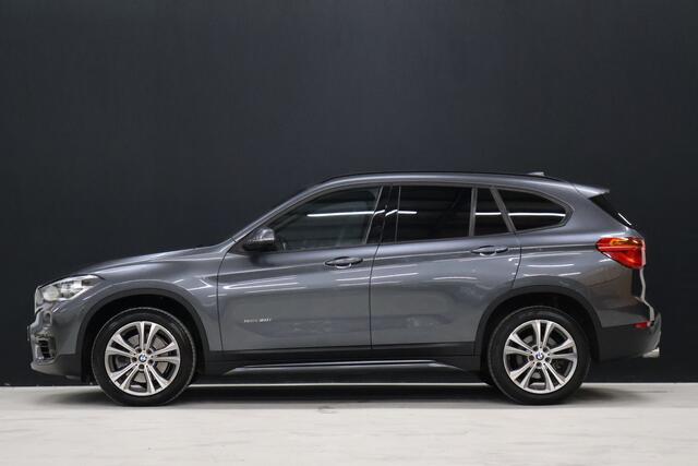 BMW X1 sDrive20i High Executive [MEMORY SEATS, HEAD-UP DISPLAY, VOL LEDER, STOELVERWARMING, AUTOMATISCHE AIRCO, AUTOMATISCHE ACHTERKLEP, NAVIGATIE, CRUISE CONTROL, NIEUWSTAAT]