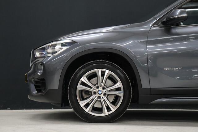 BMW X1 sDrive20i High Executive [MEMORY SEATS, HEAD-UP DISPLAY, VOL LEDER, STOELVERWARMING, AUTOMATISCHE AIRCO, AUTOMATISCHE ACHTERKLEP, NAVIGATIE, CRUISE CONTROL, NIEUWSTAAT]