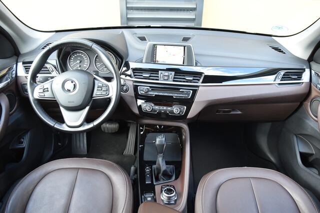 BMW X1 sDrive20i Centennial Executive * Camera * Leder * LED * Trekhaak *