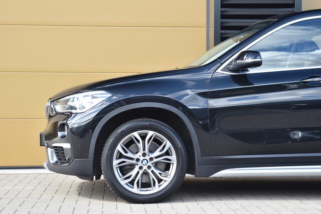 BMW X1 sDrive20i Centennial Executive * Camera * Leder * LED * Trekhaak *