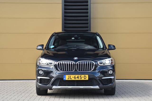 BMW X1 sDrive20i Centennial Executive * Camera * Leder * LED * Trekhaak *
