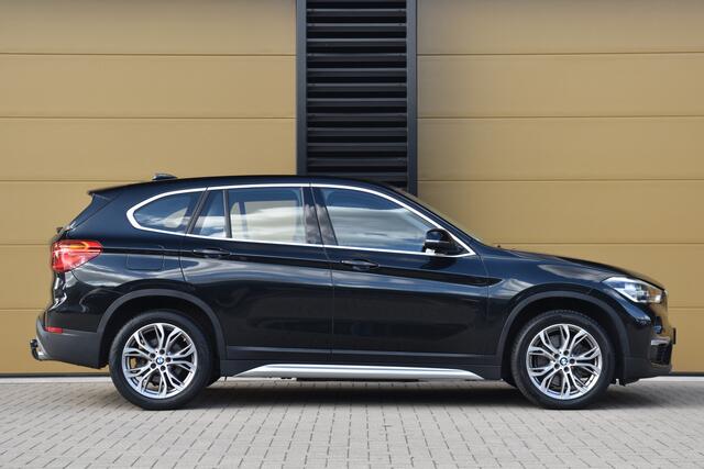 BMW X1 sDrive20i Centennial Executive * Camera * Leder * LED * Trekhaak *