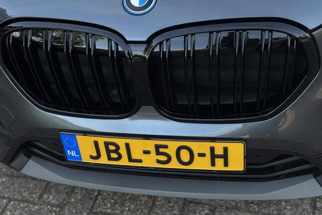 BMW X1 xDrive25e | Panodak | Sportstoelen | Camera | Memory | Stoelverwarming | 44.000 KM