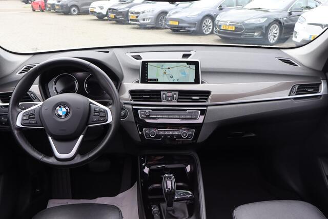BMW X1 sDrive20i Orange Edition III Panoramadak, 4 Cilinder, Lederen interieur, Cruise control, Achteruitrijcamera,