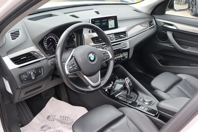 BMW X1 sDrive20i Orange Edition III Panoramadak, 4 Cilinder, Lederen interieur, Cruise control, Achteruitrijcamera,
