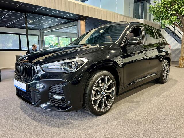 BMW X1 xDrive25e High Executive M-Sport | Panorama | Bruin leder | HUD | Camera | Trekhaak | Harman Kardon
