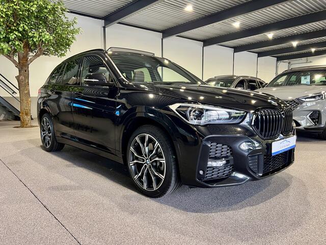 BMW X1 xDrive25e High Executive M-Sport | Panorama | Bruin leder | HUD | Camera | Trekhaak | Harman Kardon