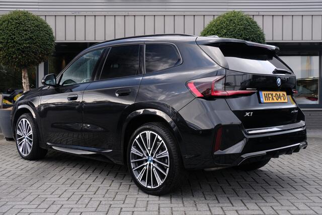 BMW X1 xDrive30e 326PK M Sport Panodak Harman Kardon Trekhaak HUD Massage