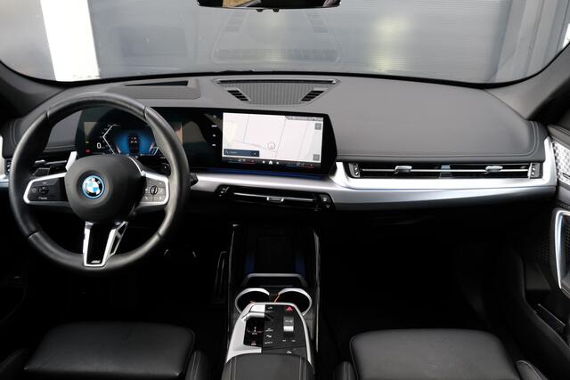 BMW X1 xDrive30e 326PK M Sport Panodak Harman Kardon Trekhaak HUD Massage