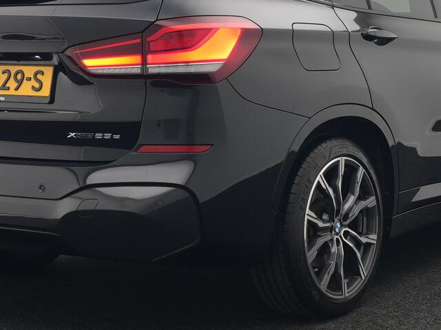 BMW X1 xDrive25e M Sport Plug In Hybrid 221pk Dealer O.H PHEV | Panodak | Head Up | Cruise Control | Lederen Sportstoelen Verwarmd | Sfeerverlichting | Camera | Leder Sportstuur | Navigatie | DAB |