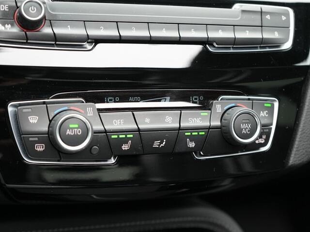 BMW X1 xDrive25e M Sport Plug In Hybrid 221pk Dealer O.H PHEV | Panodak | Head Up | Cruise Control | Lederen Sportstoelen Verwarmd | Sfeerverlichting | Camera | Leder Sportstuur | Navigatie | DAB |