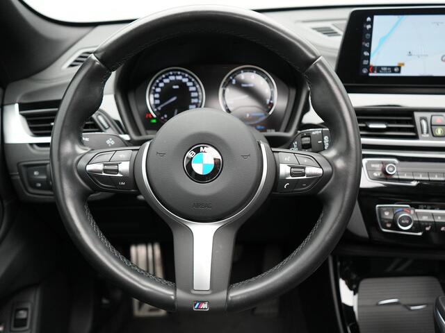 BMW X1 xDrive25e M Sport Plug In Hybrid 221pk Dealer O.H PHEV | Panodak | Head Up | Cruise Control | Lederen Sportstoelen Verwarmd | Sfeerverlichting | Camera | Leder Sportstuur | Navigatie | DAB |