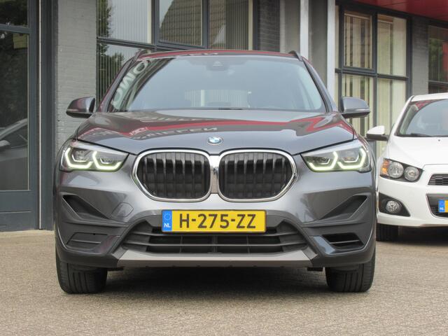 BMW X1 sDrive18i Executive Edition | Clima-Airco | Navigatie | Parkeersensoren | Incl. BOVAG Garantie | Head-Up Display | DAB+ |