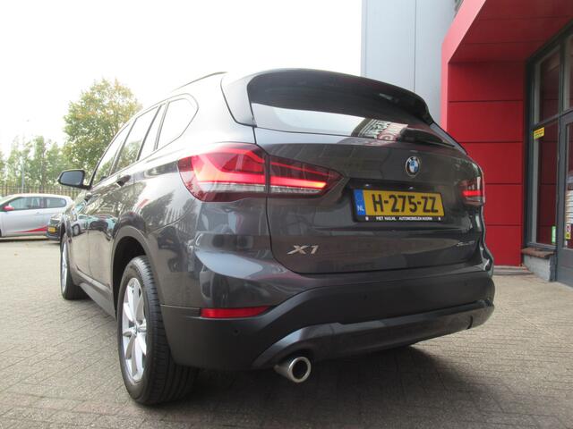 BMW X1 sDrive18i Executive Edition | Clima-Airco | Navigatie | Parkeersensoren | Incl. BOVAG Garantie | Head-Up Display | DAB+ |