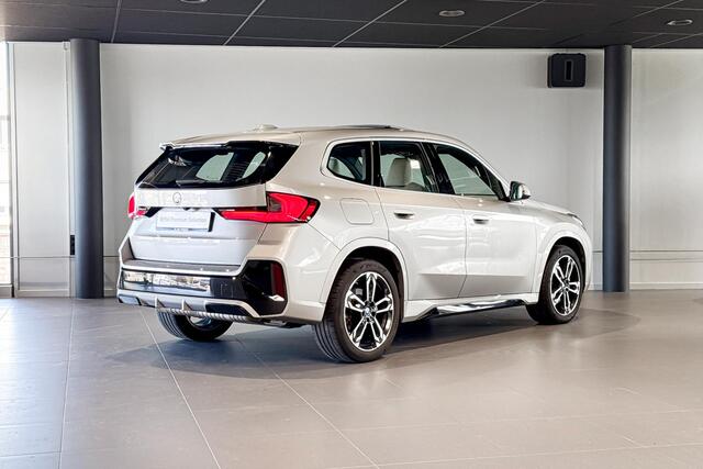BMW X1 xDrive25e | M Sport | Glazen Panoramadak | Harman Kardon | Stoelverwarming |