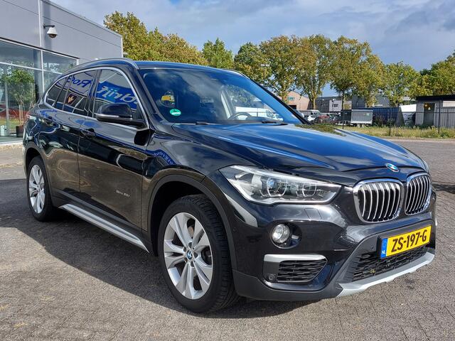 BMW X1 sDrive20i 192pk Automaat Centennial High Executive Sport-Line | Navi | Clima | Cruise | Leder+Stoelverwarming | Head-Up | Keyless Entry | Led Koplampen | Pdc V+A+Assist+Camera | Privacy Glass