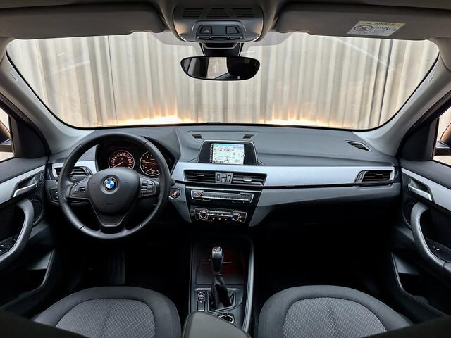 BMW X1 sDrive20i *192PK* Stoelverwarming / Navigatie / PDC / Bluetooth / 17"LMV