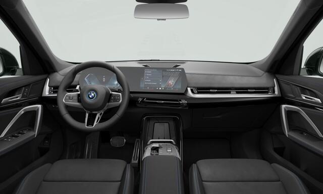 BMW X1 xDrive25e | M-Sport Pro | 19'' | Panorama. | Trekhaak | Comf. Acc. | Driv. Ass. | Stuur + stoelverw. | Getint glas | Camera