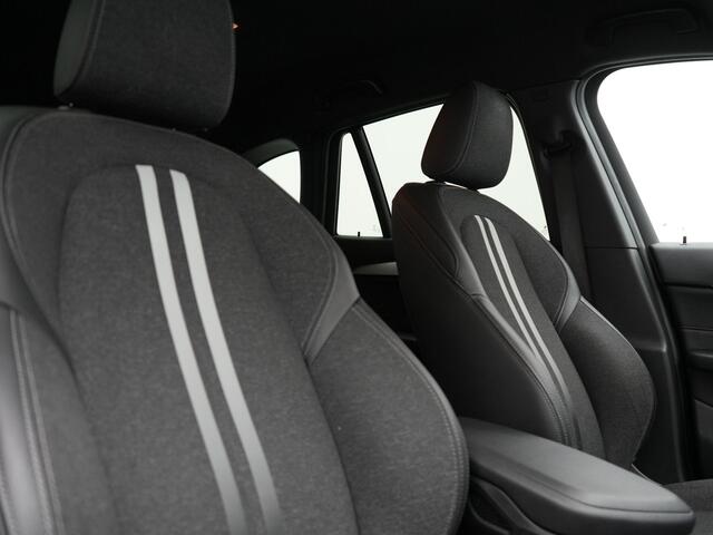 BMW X1 xDrive25e Sportline Plug In Hybrid 221pk Dealer O.H PHEV | Camera | M Sportstuur | Sportstoelen Verwarmd | LED Koplampen | Navigatie | DAB | 19"L.M |