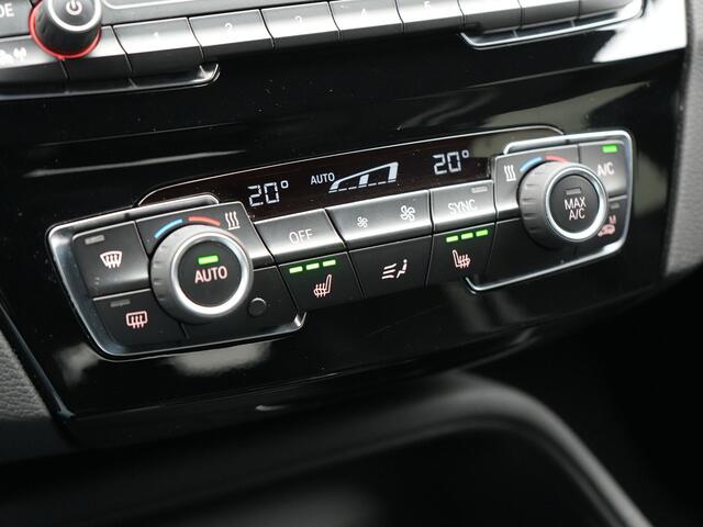 BMW X1 xDrive25e Sportline Plug In Hybrid 221pk Dealer O.H PHEV | Camera | M Sportstuur | Sportstoelen Verwarmd | LED Koplampen | Navigatie | DAB | 19"L.M |
