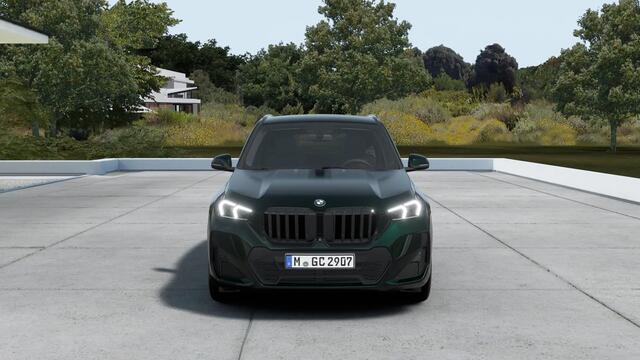 BMW X1 xDrive25e M Sport Automaat / Panoramadak / Trekhaak / Sportstoelen / Achteruitrijcamera / Comfort Access / Adaptieve LED / M Adaptief onderstel / Stuurverwarming