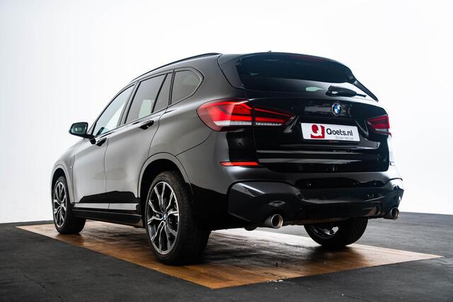 BMW X1 xDrive20i High Executive M Sport - Panoramadak - Parking/Driving assistant - Cruise control - Comfort Access - Head up - Elektrisch verwarmde voorstoelen - Hifi - Armsteun voor - Getinte Ruiten -