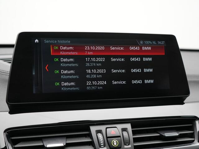 BMW X1 xDrive25e Sportline Plug In Hybrid 221pk Dealer O.H PHEV | Panodak | Adaptive Cruise | Head Up | Camera | Sportstoelen Verwarmd | Apple Carplay | LED Koplampen | Navigatie | DAB | 18"L.M |