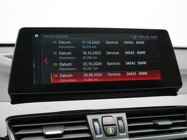 BMW X1 xDrive25e Sportline Plug In Hybrid 221pk Dealer O.H PHEV | Panodak | Adaptive Cruise | Head Up | Camera | Sportstoelen Verwarmd | Apple Carplay | LED Koplampen | Navigatie | DAB | 18"L.M |