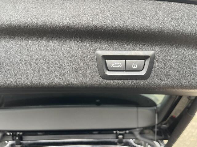 BMW X1 xDrive25e M Sport Shadow Line 18''/Sportstoelen/Keyless/Stoelverwarming/Camera/Elektrisch klep