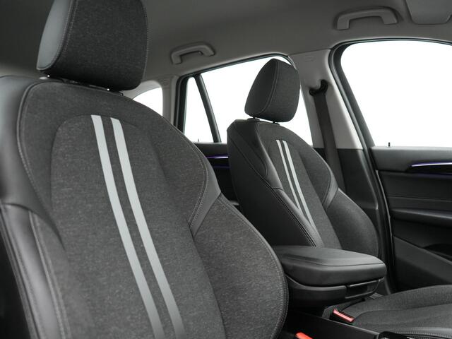 BMW X1 xDrive25e Sportline Plug In Hybrid 221pk Dealer O.H PHEV | Navigatie | Sfeerverlichting | LED Koplampen | Sportstoelen Verwarmd | DAB | 18"L.M |