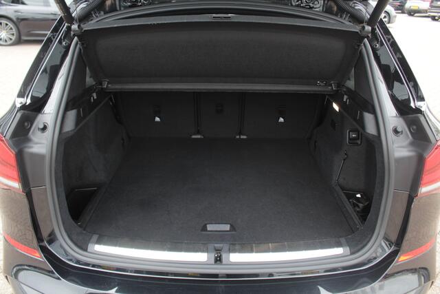 BMW X1 sDrive18i High Exe. M Sport / Trekhaak / Half leder / Navi. Proff / Parkeerhulp V+a / 18'' / Stoelverwarming / DAB / Cruise Control