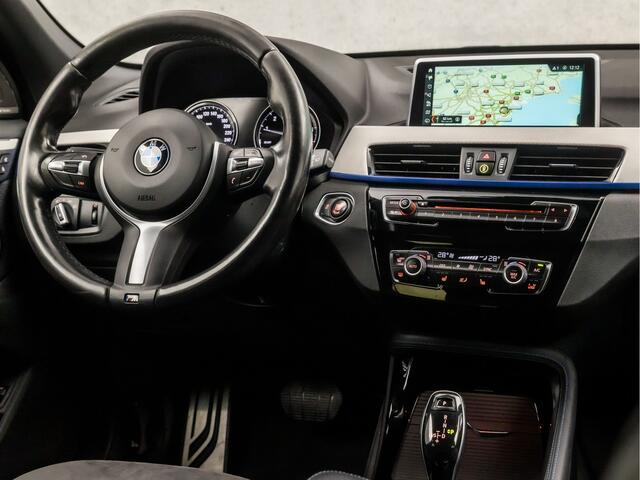BMW X1 xDrive25i M Sport Executive 225Pk Automaat (GROOT NAVI, M PAKKET, HEAD-UP DISPLAY, HARMAN/KARDON, VIRTUAL COCKPIT, ALCANTARA SPORTSTOELEN, STOELVERWARMING, GETINT GLAS, ELEK ACHTERKLEP, NIEUWSTAAT)