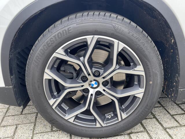BMW X1 sDrive20i High Executive | Stoelverwarming | Led | Leder | Sfeerverlichting |