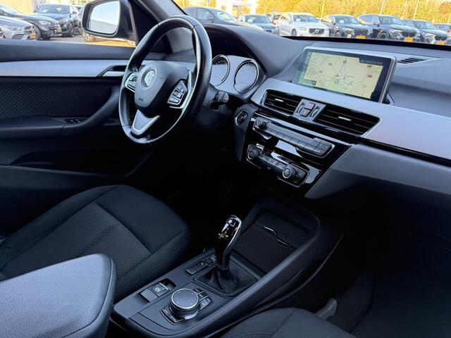 BMW X1 sDrive20i Executive LED Achteruitrijcamera Climate Control PDC Head-Up Display