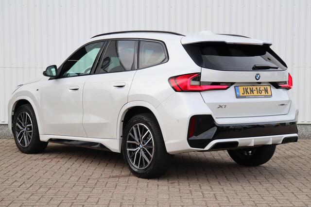 BMW X1 sDrive18i M-sport Automaat | Sportstoelen | Camera | Stoelverwarming | Carplay | Elek. Klep