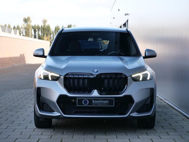 BMW X1 xDrive25e M Sport pakket Pro 245 Pk Automaat Schuifdak / Winterpakket / Harman Kardon