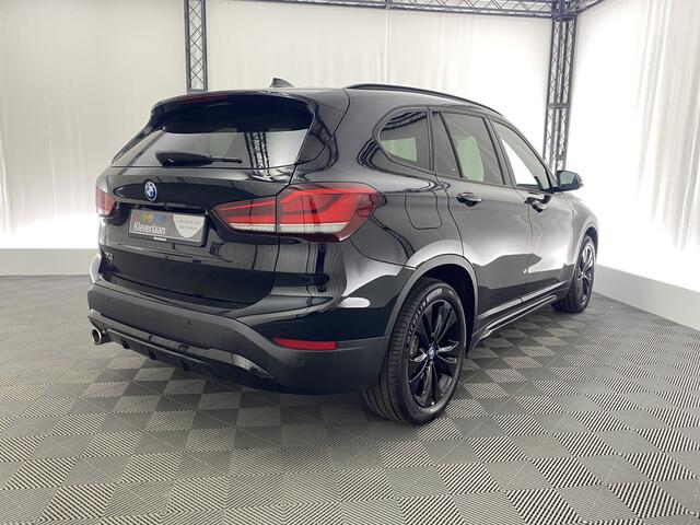 BMW X1 xDrive25e Sport Line Plus | Navigatie | Parkeerassistent | Sportstoelen | LED