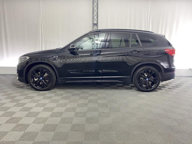 BMW X1 xDrive25e Sport Line Plus | Navigatie | Parkeerassistent | Sportstoelen | LED